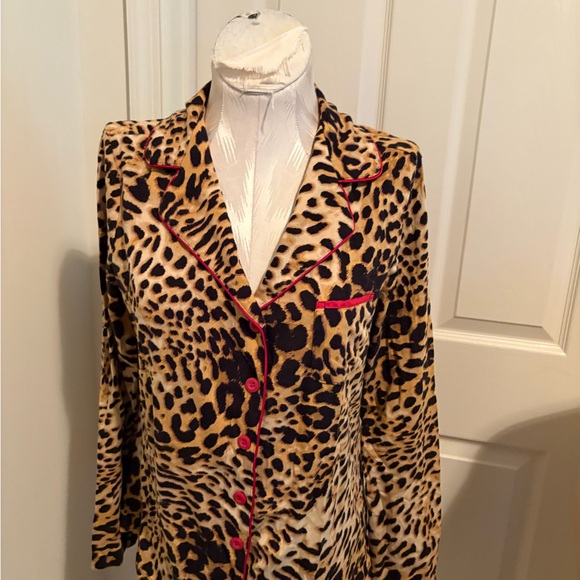 Soma Animal Print with Vibrant Red Accents size Medium top - Picture 1 of 9